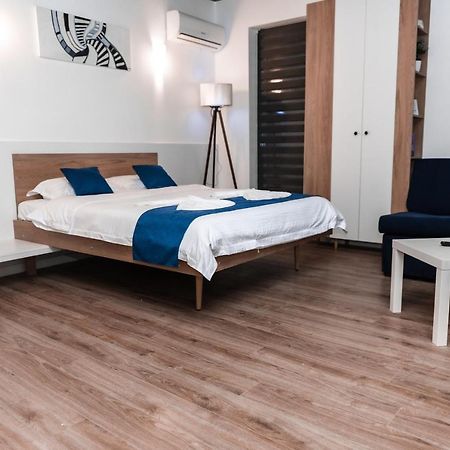 Puzzle Apartaments&Studios Крайова Екстериор снимка
