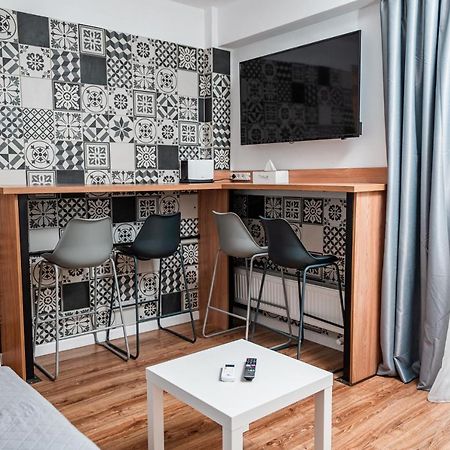 Puzzle Apartaments&Studios Крайова Екстериор снимка