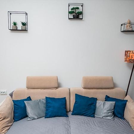 Puzzle Apartaments&Studios Крайова Екстериор снимка