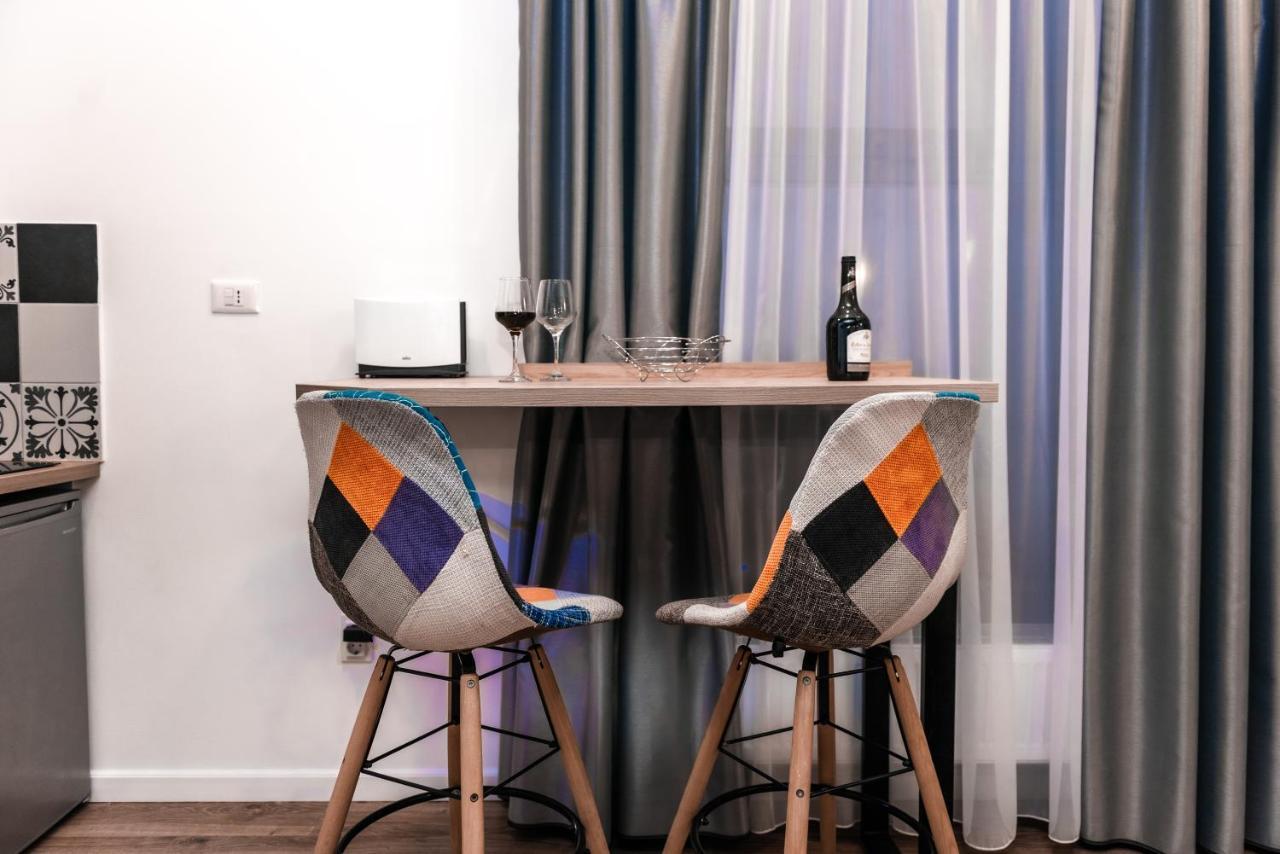 Puzzle Apartaments&Studios Крайова Екстериор снимка