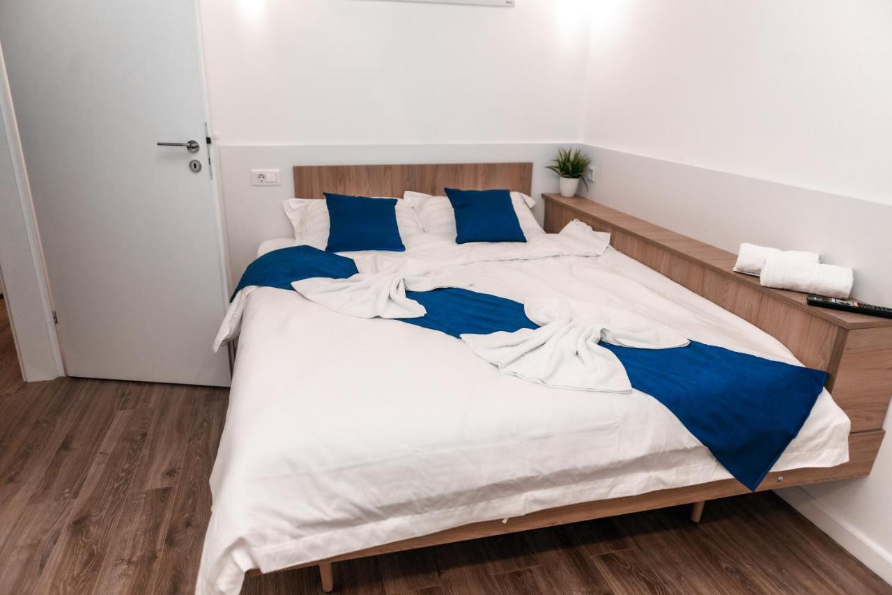 Puzzle Apartaments&Studios Крайова Екстериор снимка