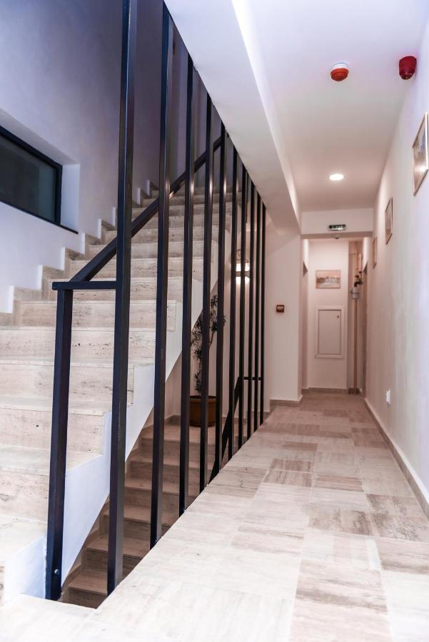 Puzzle Apartaments&Studios Крайова Екстериор снимка