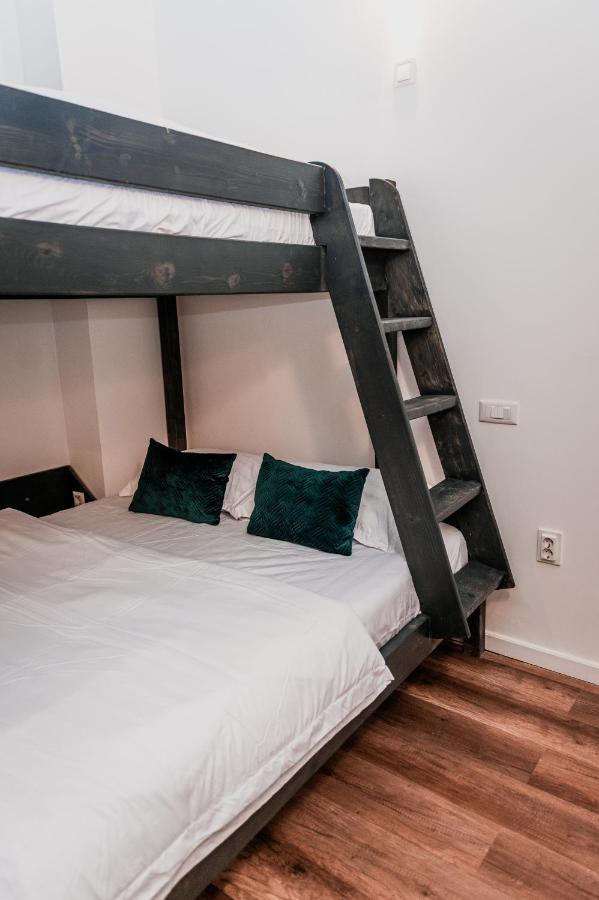 Puzzle Apartaments&Studios Крайова Екстериор снимка