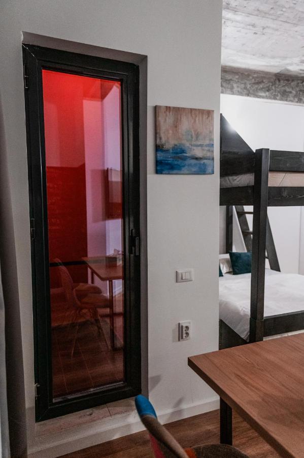 Puzzle Apartaments&Studios Крайова Екстериор снимка