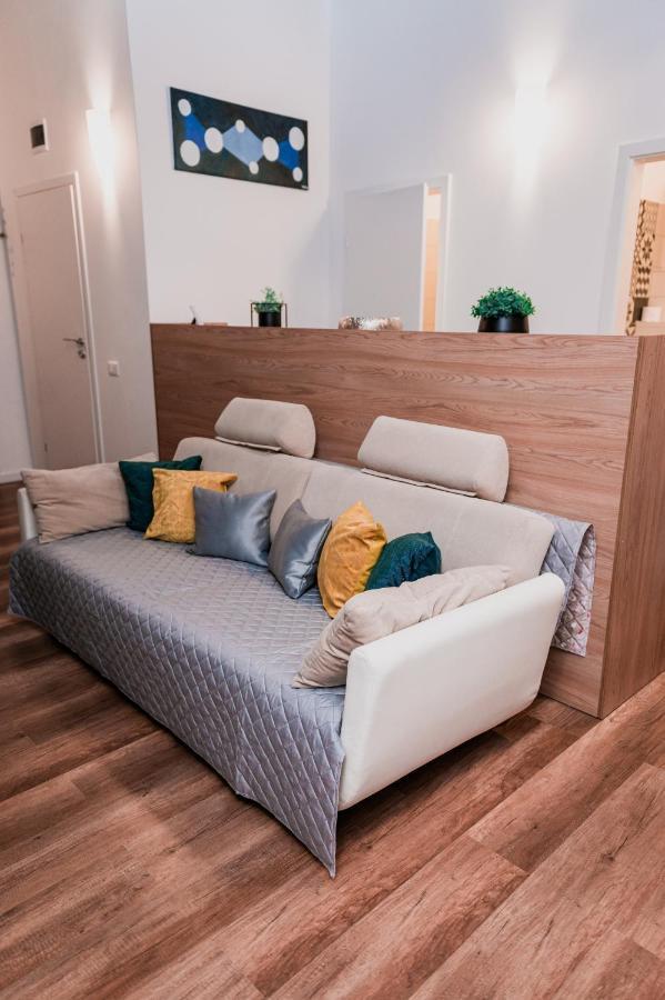 Puzzle Apartaments&Studios Крайова Екстериор снимка