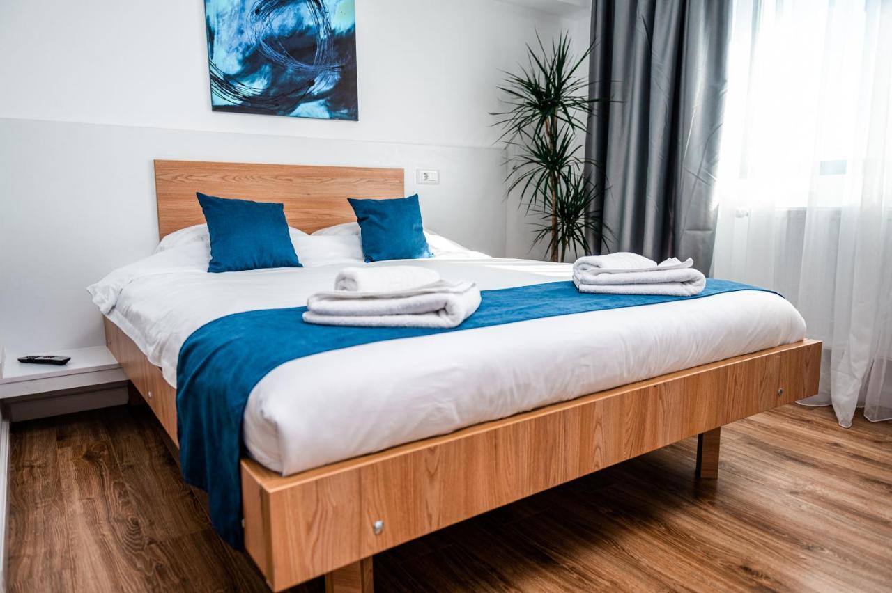 Puzzle Apartaments&Studios Крайова Екстериор снимка