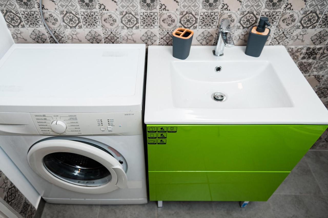 Puzzle Apartaments&Studios Крайова Екстериор снимка