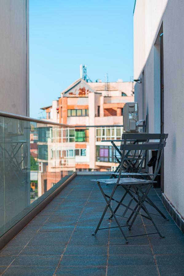 Puzzle Apartaments&Studios Крайова Екстериор снимка